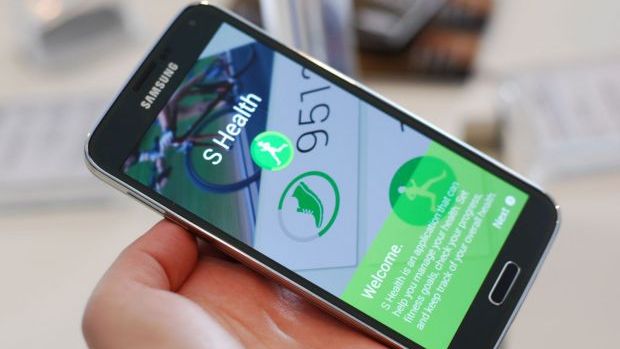 A aruncat un Samsung Galaxy S5 de la etajul I şi a avut o SURPRIZĂ URIAŞĂ