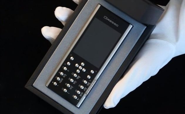 Cât costă și cum arată primul smartphone dual SIM pentru fiţoşi