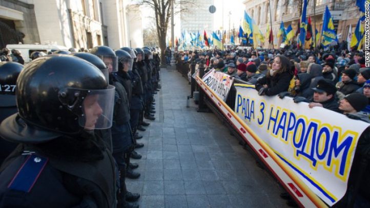 MORŢI în luptele din Ucraina, dintre militanţii proruşi şi trupele speciale ucrainene