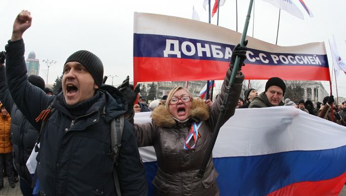 UCRAINA. UPDATE. Manifestanţi proruşi au OCUPAT clădiri administrative din Doneţk și Harkov