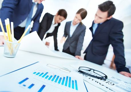 Opt multinaționale caută cei mai buni 300 de tineri cu potențial din România