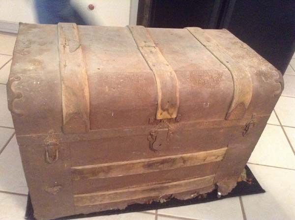 După moartea bunicului, au găsit în pivniţă un cufăr misterios. Ce conţinea cufărul e de NEIMAGINAT
