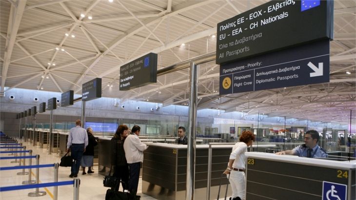 Circa 27.000 de turişti ruşi sunt blocaţi în străinătate