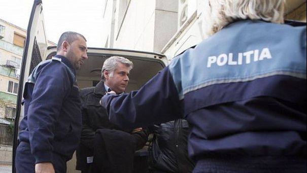 Prefectul mafiot îi ducea pachete în arest interlopului care l-a tocmit pe ucigaș