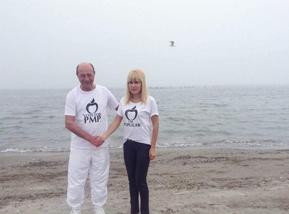 Traian Băsescu, poze cu tricoul "Votez PMP", alături de Elena Udrea