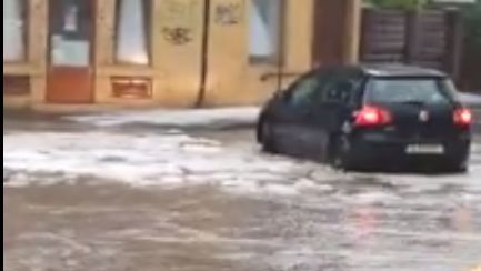 IMAGINI INCREDIBILE din Bucureşti. Cum arată străzile după ploaie