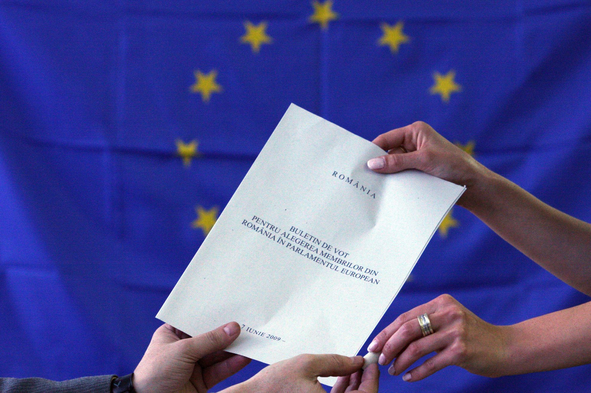 INCIDENTE la alegerile europarlamentare: 59 de sesizări privind contravenţii sau infracţiuni
