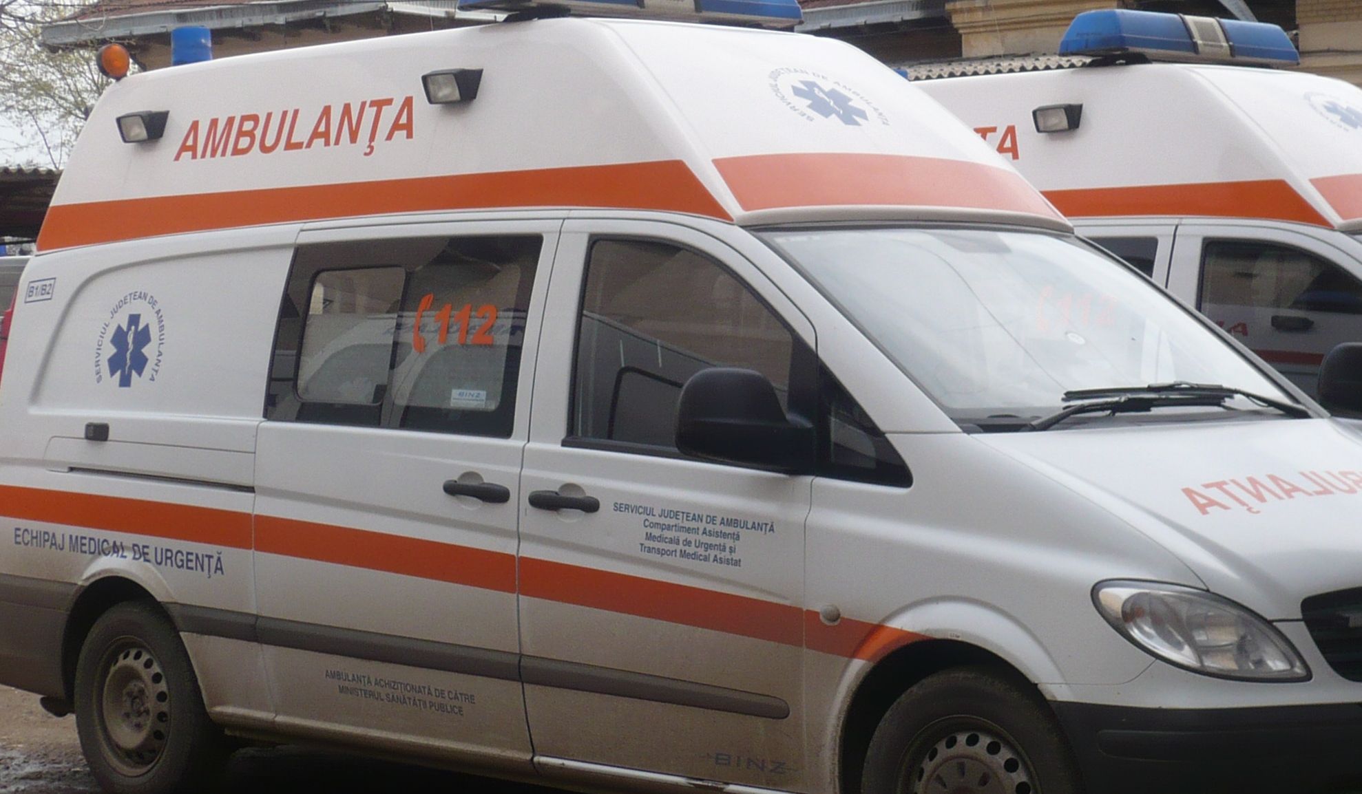 CAZ CUTREMURĂTOR. O femeie a născut în subsolul blocului și a murit