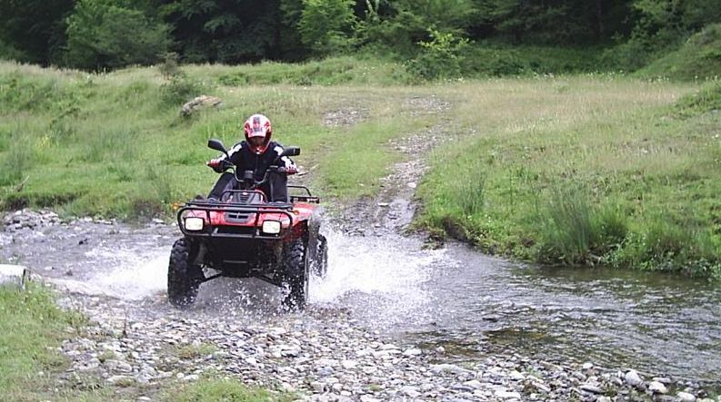 Prezentatoare TV, victima ACCIDENTULUI cu ATV-ul de la Azuga: e în stare GRAVĂ. Prietena sa a murit