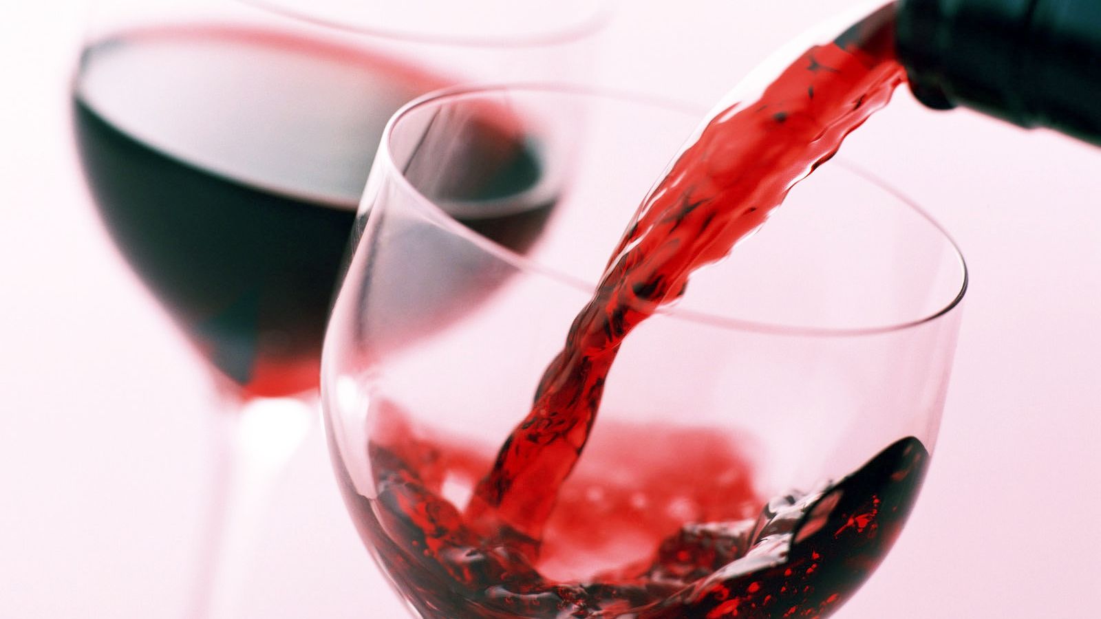 A amestecat vin roşu cu iaurt şi miere, apoi a făcut ceva incredibil. Rezultatul e neaşteptat!