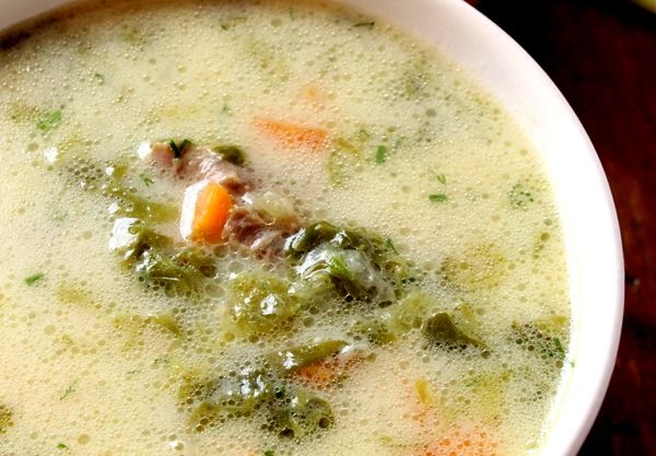 REŢETA ZILEI: Ciorbă de pui cu salată verde