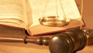 Judecătoarea din Suceava care proteja interlopii se drogat în fața copiilor ei