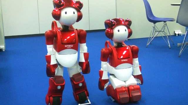 Un robot care face glume şi analizează reacţia interlocutorului, creat de cercetătorii japonezi