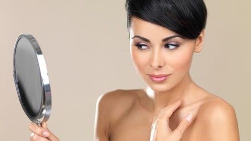 9 tipuri de femei cu care te poţi întâlni, dar cu care să nu te însori