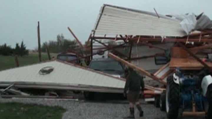 Zeci de tornade au devastat centrul Statelor Unite: distrugeri importante
