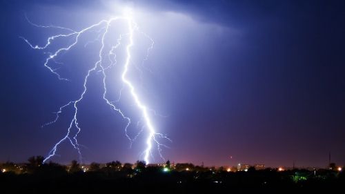 Cod galben de furtună în Bucureşti