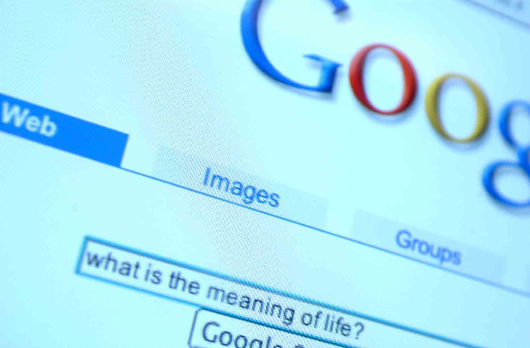 “De ce au bărbaţii sfârcuri?” şi “De ce m-am însurat?”. Topul celor mai BIZARE căutări pe Google