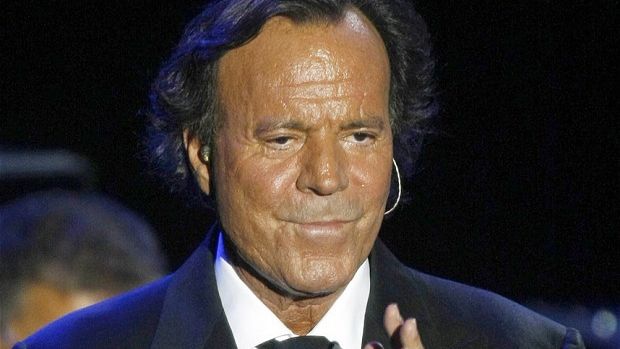 JULIO IGLESIAS, desemnat CEL MAI DE SUCCES artist latino al tuturor timpurilor