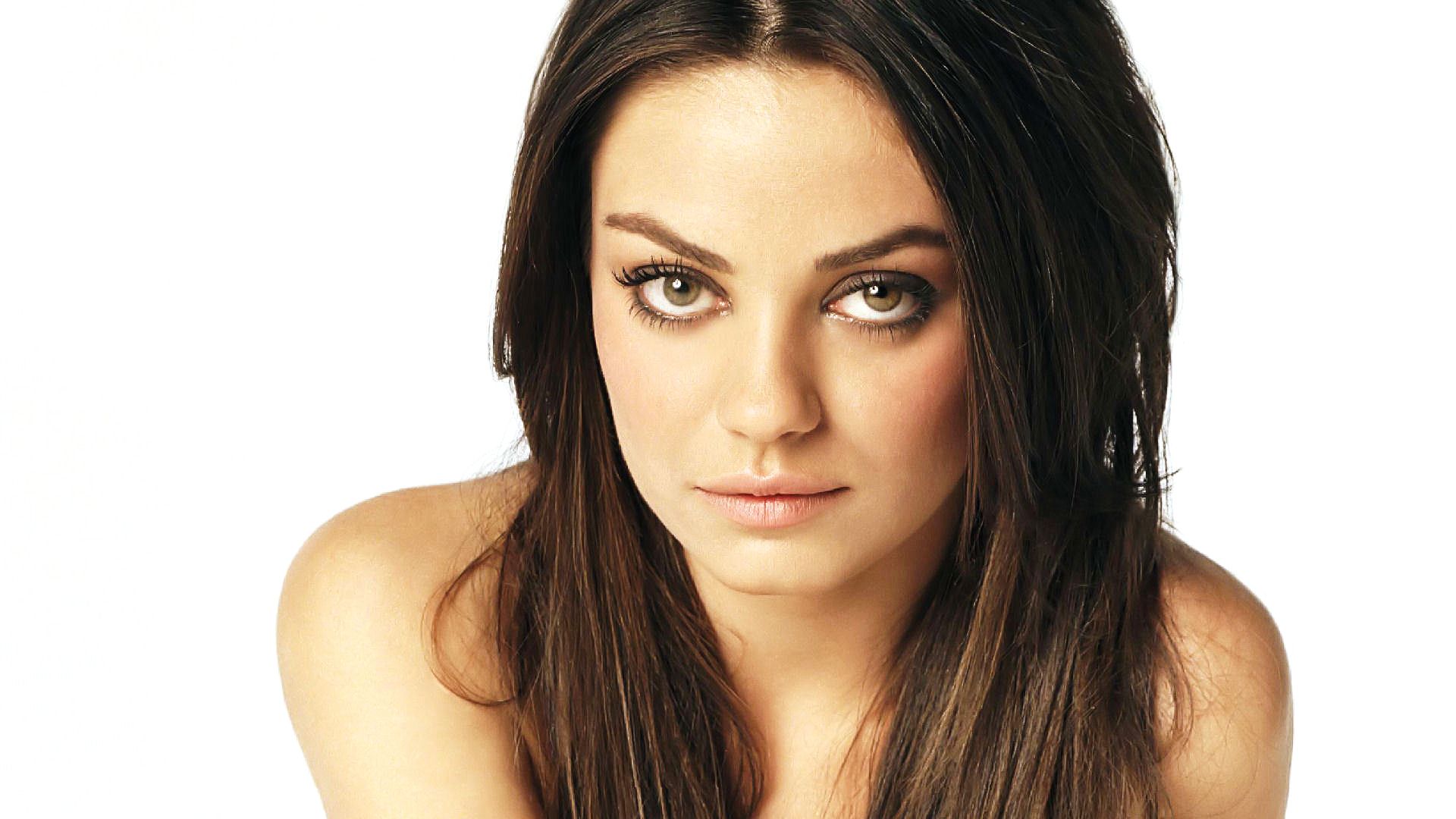 MILA KUNIS a confirmat că este ÎNSĂRCINATĂ