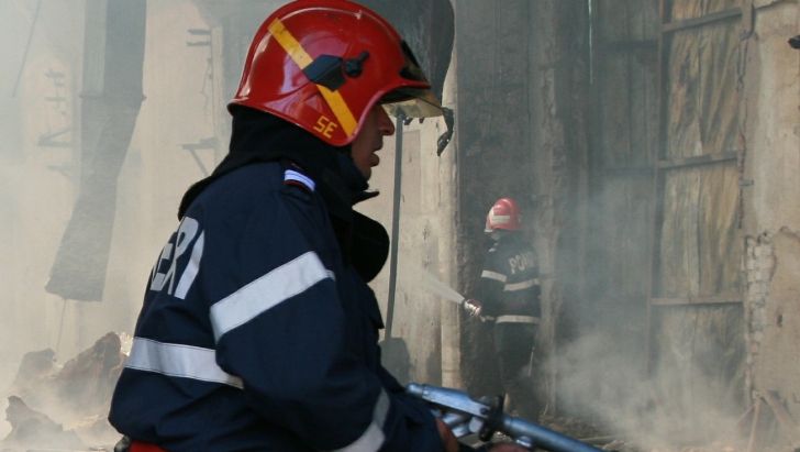 Incendiu într-un bloc din Sectorul 2 al Capitalei