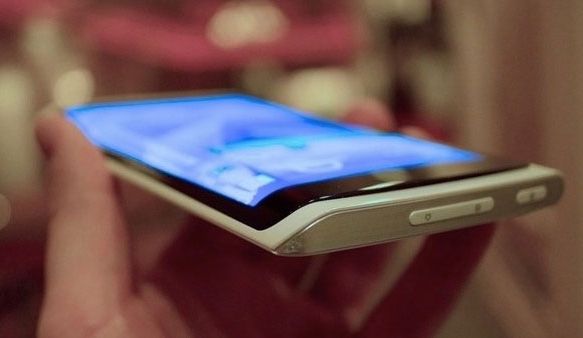 Samsung pregăteşte Galaxy Note 4. Primul telefon cu două ecrane?