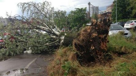 PANICĂ în Italia, după ce o TORNADĂ a lovit o zonă industrială 
