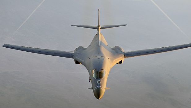 Avioane de vânătoare americane deasupra Bagdadului