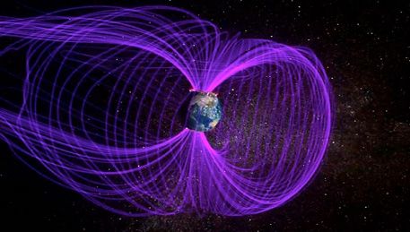 EXPERŢI: Câmpul magnetic al Terrei slăbeşte. Efectele asupra planetei pot fi devastatoare