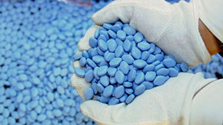Medicamente de potenţă CONTRAFĂCUTE: Trei bărbaţi, trimişi în judecată