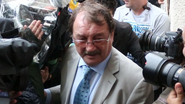 Mircea Băsescu a fost ADUS CU DUBA la sediul DNA