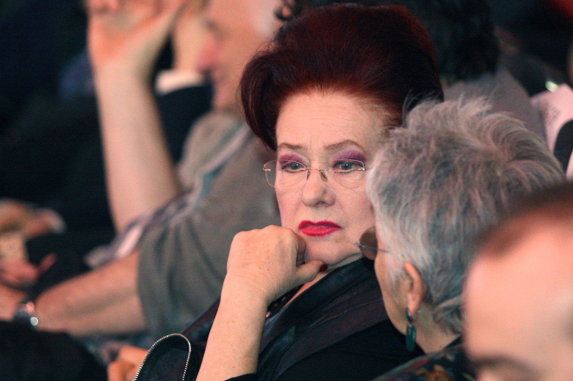 STELA POPESCU, INTERNATĂ DE URGENŢĂ 