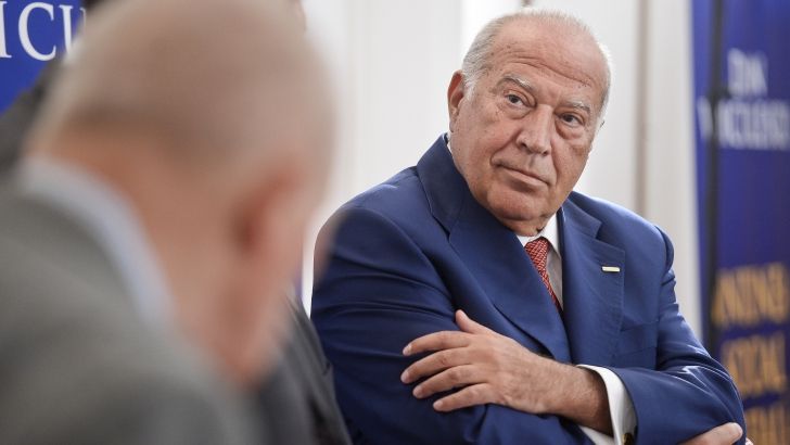PROCESUL LUI VOICULESCU s-ar putea relua: Unul dintre magistraţi cere pensionarea