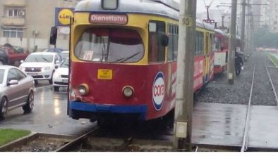 Accident cumplit la Arad. Un AUDI, spulberat de un TRAMVAI 