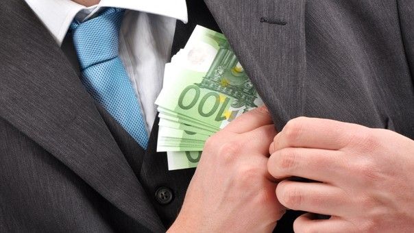 Cum au devorat "electrocăpuşele" 132 milioane lei din bugetul Transelectrica