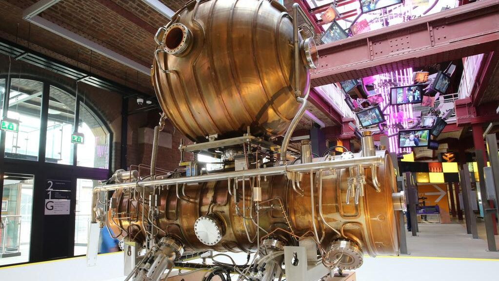 NOUĂ DESCOPERIRE a cercetătorilor de la CERN în privinţa "PARTICULEI LUI DUMNEZEU"