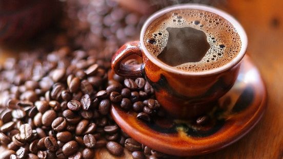 O ceaşcă de cafea neagră pe zi poate preveni cariile dentare
