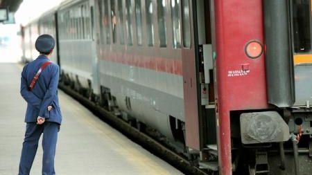 Guvernul schimbă macazul: 10.000 de ceferiști vor fi TRIMIŞI ACASĂ