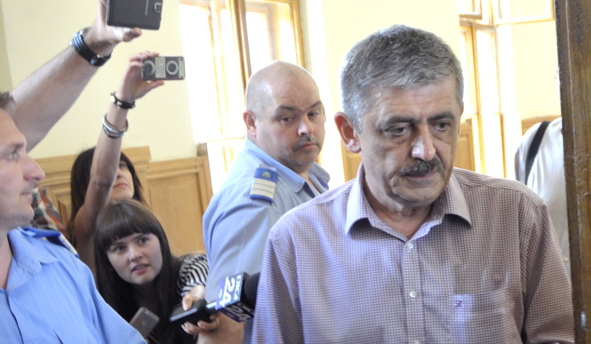 CARACATIŢA LUI HOREA UIOREANU, președintele Consiliului Județean Cluj, arestat pentru luare de mită
