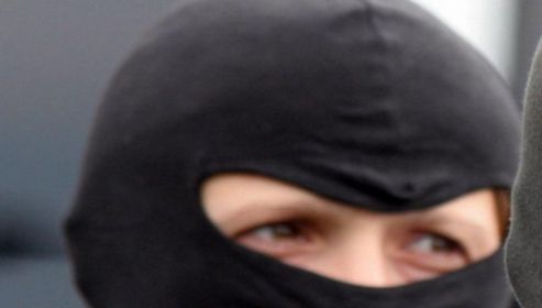 COMOARA descoperită de doi hoţi în casa unui bătrân colecţionar din Mureş. Hoţii, ARESTAŢI