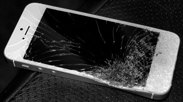 Smartphone-uri cu ecrane incasabile! Cercetătorii au găsit soluţia