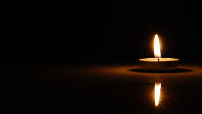 Om de afaceri, găsit mort în apartamentul său