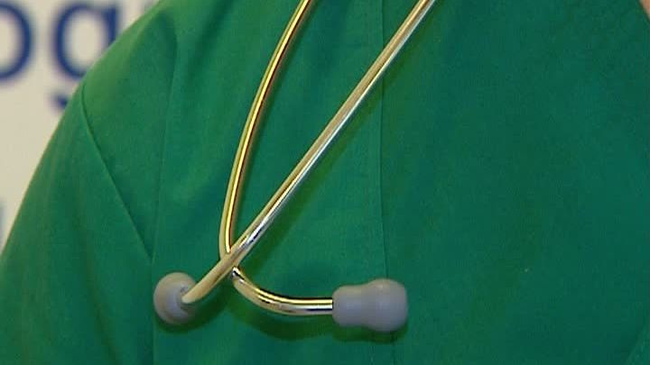 La fiecare cinci ore, un medic român pleacă din ţară