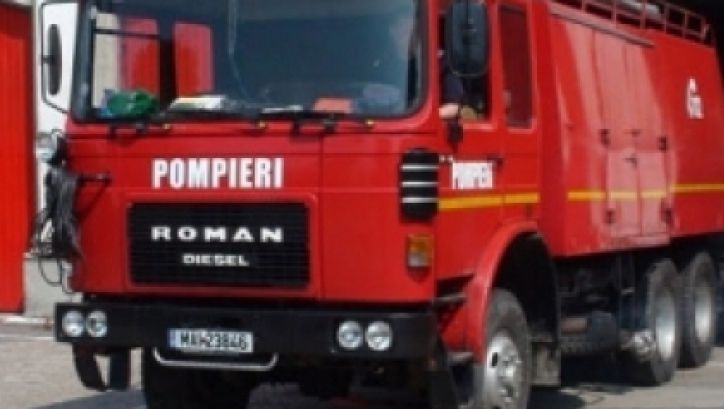 Incendiu de proporții într-o parcare 