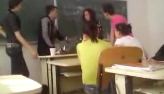 Caz REVOLTĂTOR în România: O PROFESOARĂ UMILITĂ în ultimul hal de ELEVI 