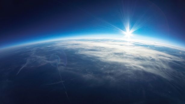 Un OBIECT SPAŢIAL CIUDAT se apropie de Terra. Ce vom vedea pe cer la sfârşitul lunii iunie?