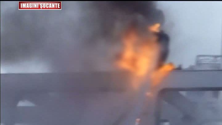 Şi-a dat FOC pentru PACE. Gestul care i-a ÎNFRICOŞAT pe trecători - VIDEO