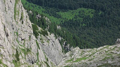 Doi turişti dispăruţi în zona Muntele Roşu, căutaţi de jandarmi montani şi salvamontişti