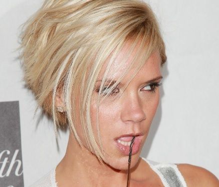 Victoria Beckham a prezentat pe Twitter ROCHIA cu care l-a cucerit pe David Beckham