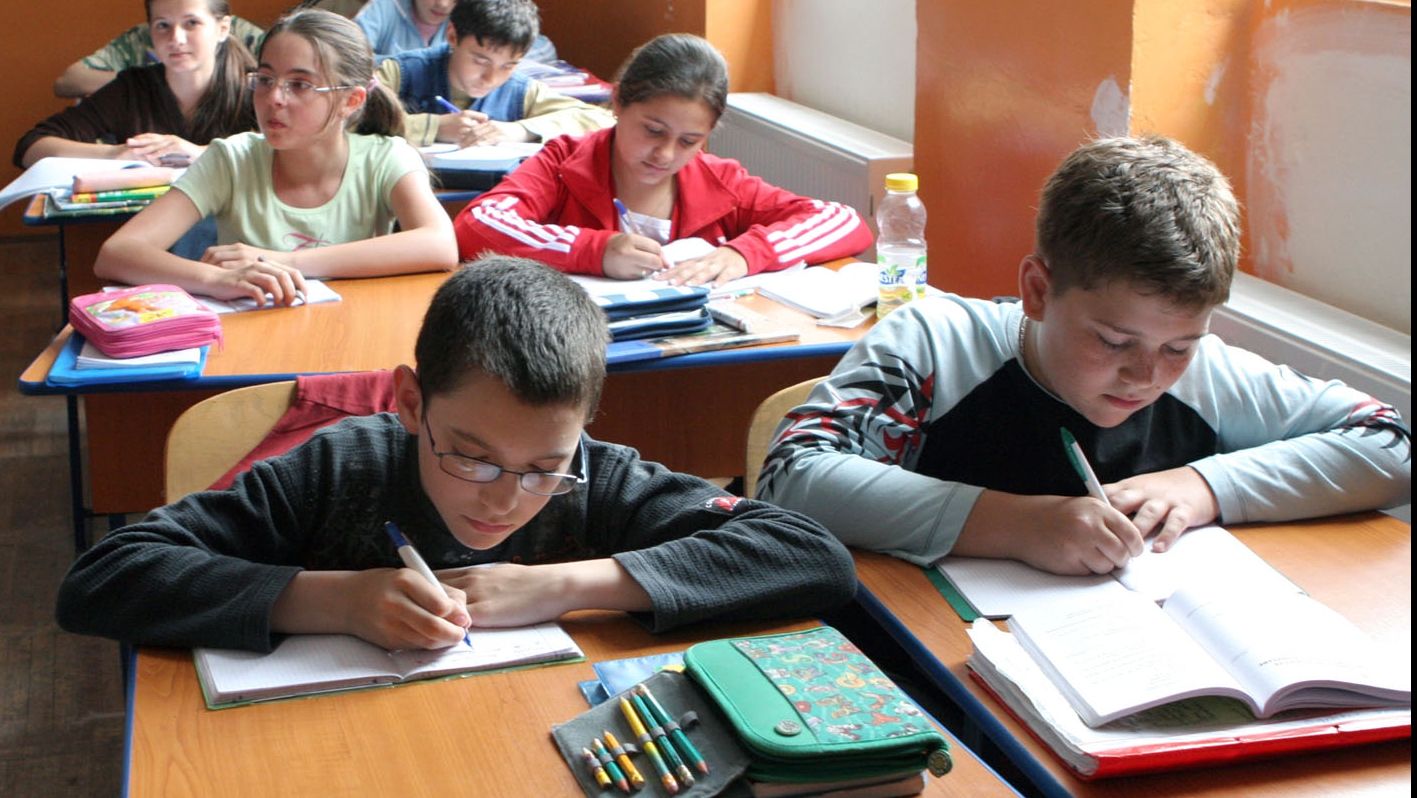ANUL ŞCOLAR 2014-2015: Câte zile de vacanţă şi de cursuri vor avea elevii 
