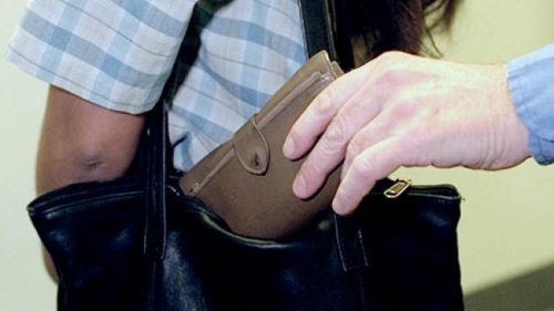 Cinci poliţişti români, trimişi în Olanda să prindă hoţi de buzunare la parada gay